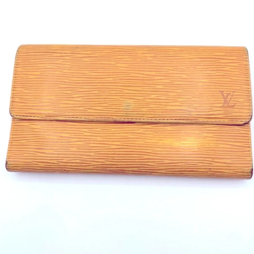 Authentic Louis Vuitton Sarah Epi Leather Clutch Wallet – Yellow Ochre – Vintage